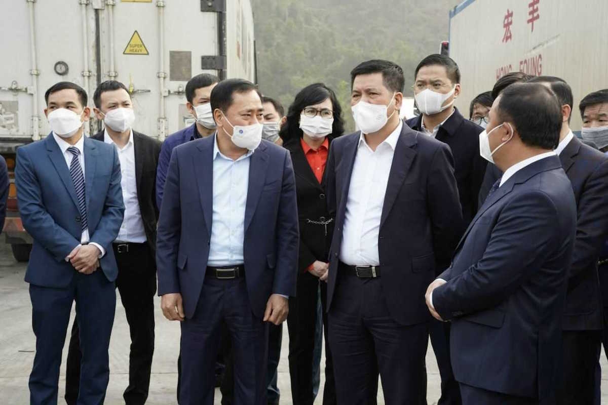 Bộ trưởng Bộ Công Thương Nguyễn Hồng Diên đi kiểm tra tình hình thực tế giao thương tại các cửa khẩu giáp biên giới Trung Quốc.