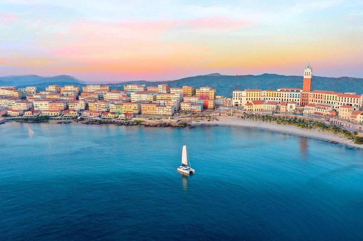 Khu đô thị nghỉ dưỡng Sun Premier Village Primavera nằm trong tổ hợp Địa Trung Hải của Sun Group tại Phú Quốc.