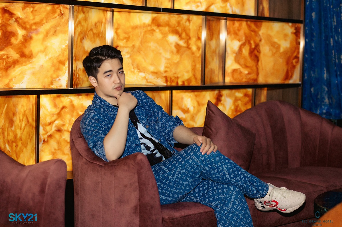 SKY21 là nơi kiến tạo nên những hành trình trải nghiệm đẳng cấp cho khách hàng từ không gian, kiến trúc, nghệ thuật và âm nhạc hiện đại.