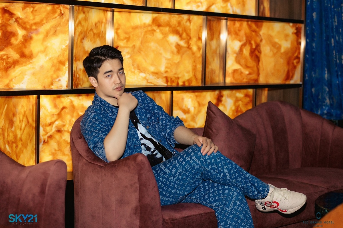 SKY21 là nơi kiến tạo nên những hành trình trải nghiệm đẳng cấp cho khách hàng từ không gian, kiến trúc, nghệ thuật và âm nhạc hiện đại.