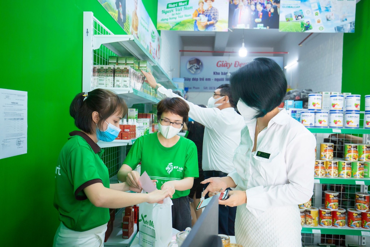 Các doanh nghiệp xuất khẩu chinh phục người Việt thông qua mở hệ thống bán lẻ, kênh thương mại điện tử hay cửa hàng cà phê.