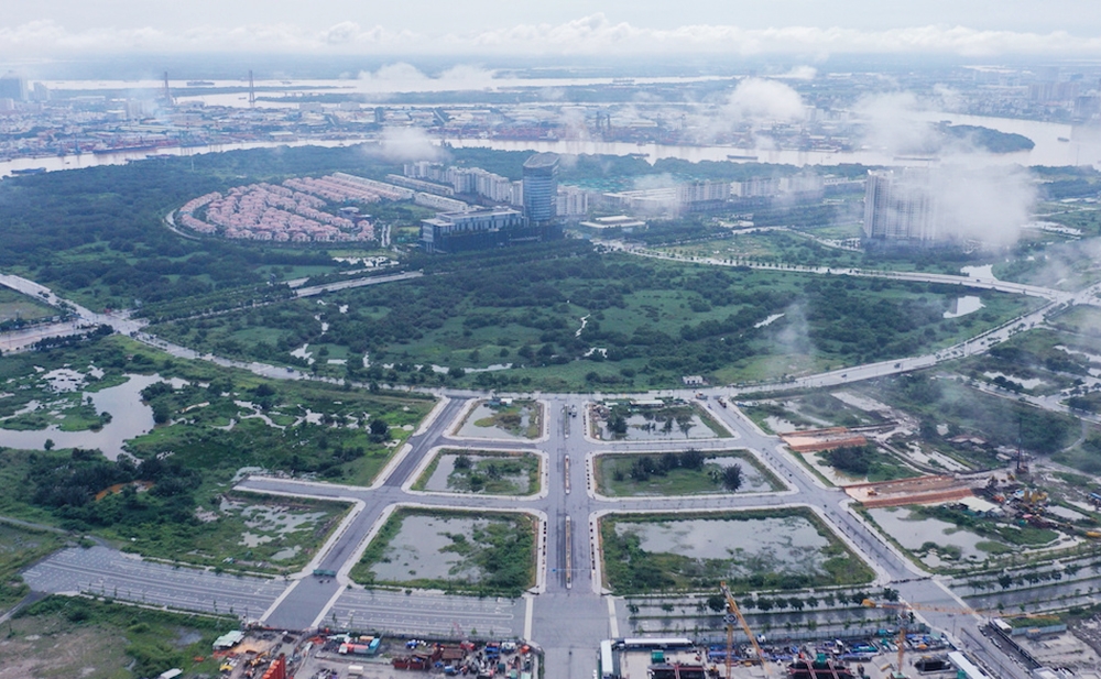 Việc các vụ đấu giá đất Thủ Thiêm bất thành ở khía cạnh nào đó có thể giúp TP.HCM loại bỏ những hệ lụy, đặc biệt là mang tiếng giá đất đắt đỏ gây khó cho các nhà đầu tư nước ngoài, đặc biệt là các đại bàng.