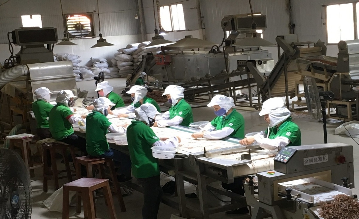 Công nhân làm việc tại Công ty Cổ phần Yên Thành.