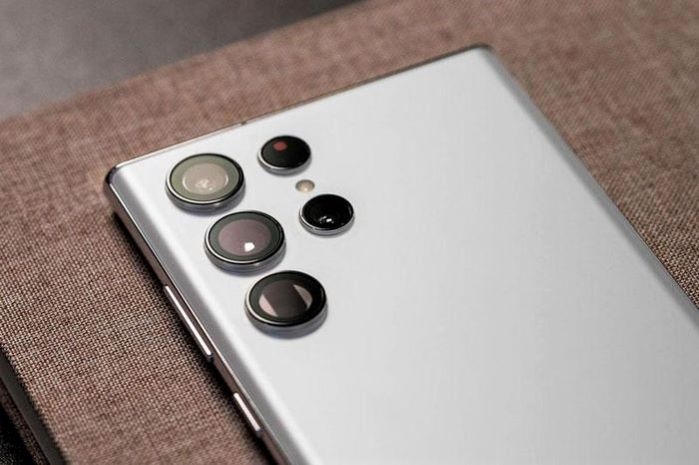 Samsung Galaxy S22 Ultra 5G sở hữu 4 camera sau.