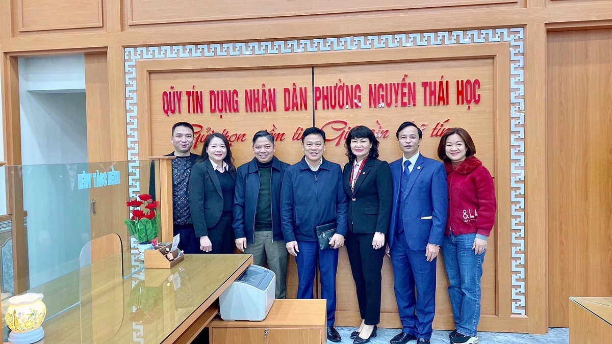 Lãnh đạo Liên minh HTX tỉnh tổ chức thăm, động viên, chúc tết đầu Xuân Quỹ TDND Phường Nguyễn Thái Học vào ngày 8/2/2022.