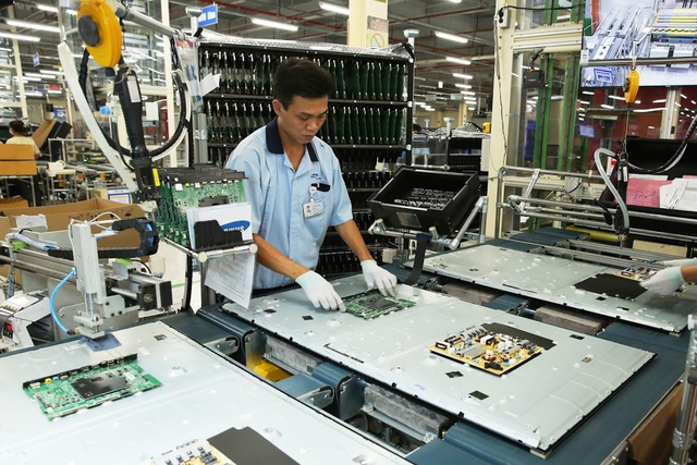 Dây chuyền sản xuất của tổ hợp nhà máy Samsung Electronics Ho Chi Minh Complex (SEHC) tại quận 9, TP Hồ Chí Minh.