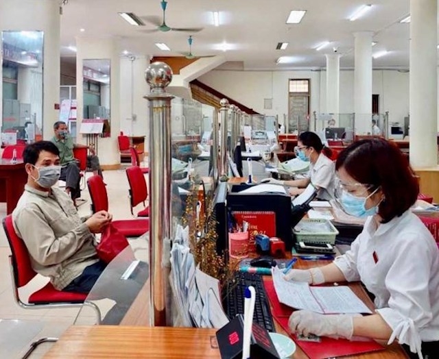 Thu nhập bình quân của nhân viên nhiều ngân hàng đã tăng trong năm 2021.