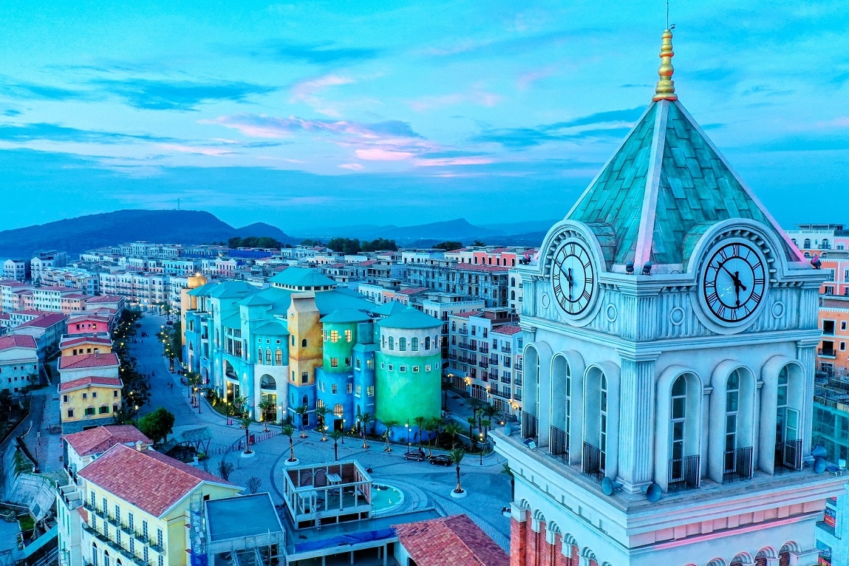 “Thị trấn Địa Trung Hải” ở Phú Quốc liên tục được Sun Group kiến tạo nhiều công trình biểu tượng mới.