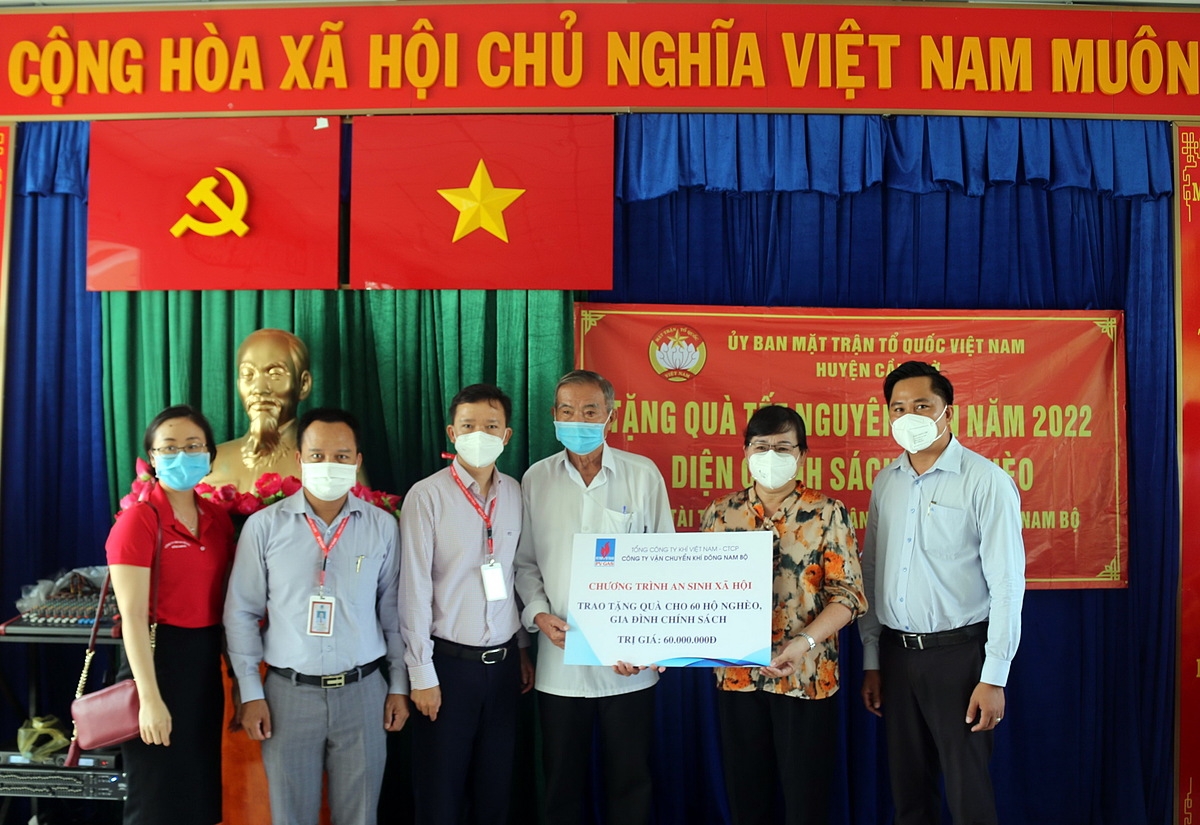 Hỗ trợ các gia đình chính sách sinh sống trên địa bàn hành lang tuyến ống dẫn khí.