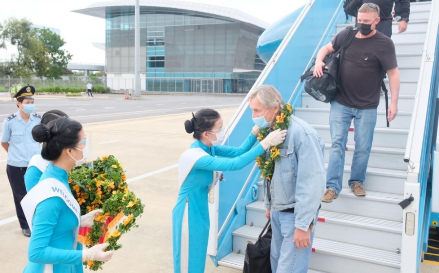 Du khách quốc tế khi đến Việt Nam không phải đăng ký theo tour, tuyến du lịch như trong thời gian thí điểm, mà chỉ cần đáp ứng đầy đủ các quy định của Bộ Y tế về tiêm vaccine phòng COVID-19.