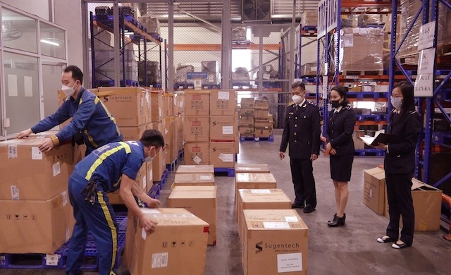 Hải quan bắt giữ hơn 85.000 test nhanh Covid-19 nhập lậu từ Hàn Quốc.