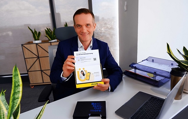 Ứng dụng ngân hàng số Übank by VPBank đã chính thức được ra mắt và trở thành ứng dụng ngân hàng số tiên phong trong việc cung cấp tất cả các sản phẩm dịch vụ ngân hàng (kể cả sản phẩm vay) thông qua một ứng dụng điện tử duy nhất.