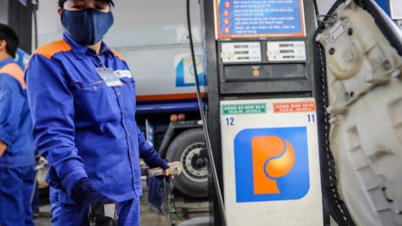 Bộ Công Thương sẽ xử lý nghiêm các doanh nghiệp kinh doanh xăng dầu, nếu có hành vi “găm hàng” không muốn bán ra ngoài, chờ tăng giá.