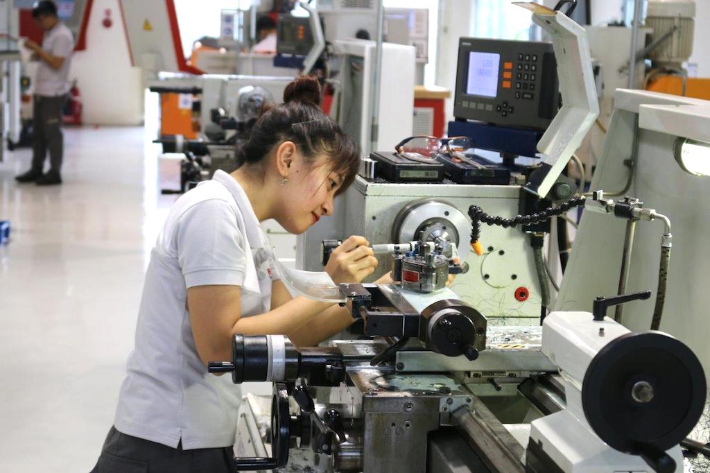 Cơ sở vật chất của các trường nghề được đầu tư trang bị đầy đủ hơn so với nhiều trung tâm GDTX đã xuống cấp trầm trọng và không được đầu tư.