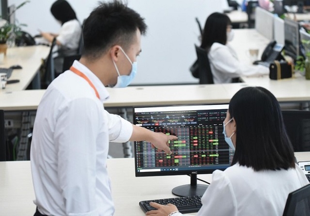 VN-Index tăng 4,04 điểm (0,27%) lên 1.498,89 điểm.