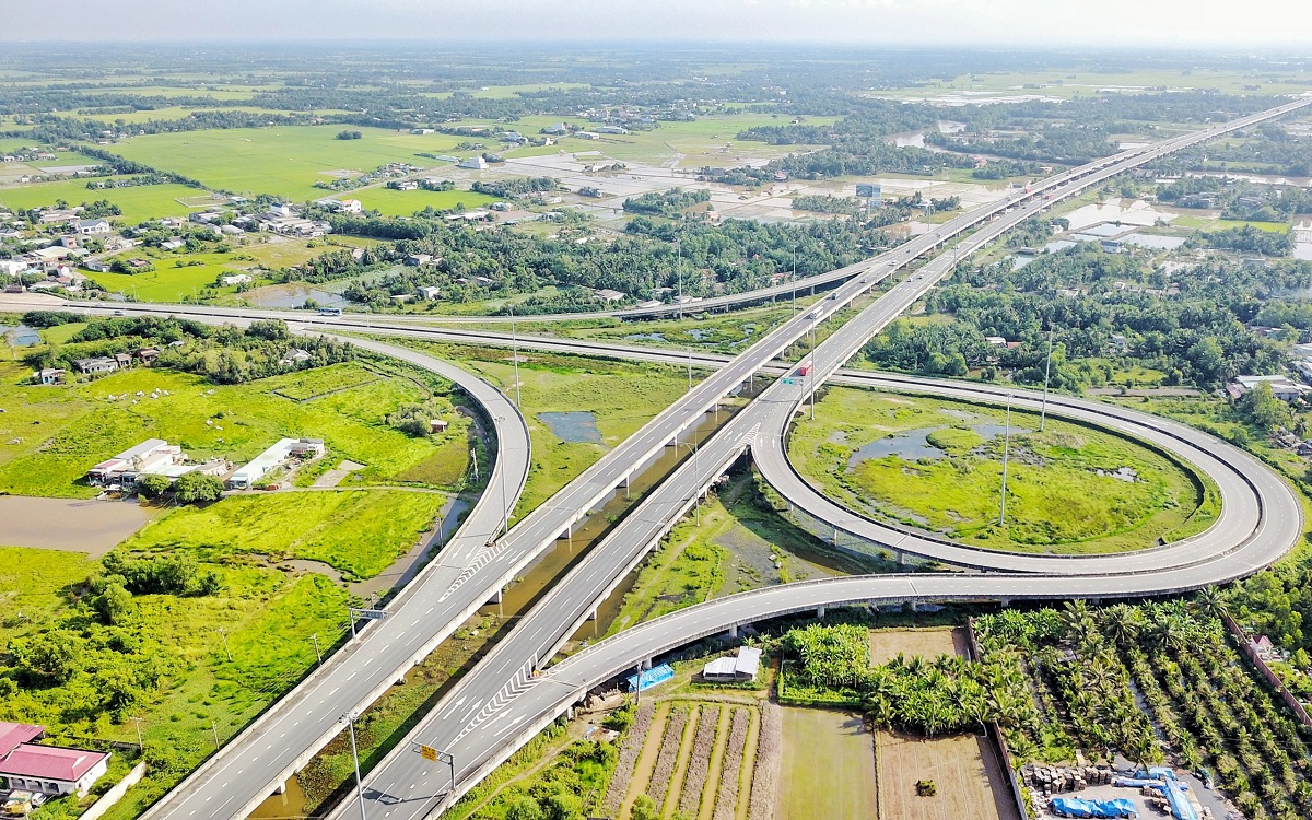 Sự đầu tư mạnh mẽ về hạ tầng giúp bất động sản Long An “bứt tốc”.