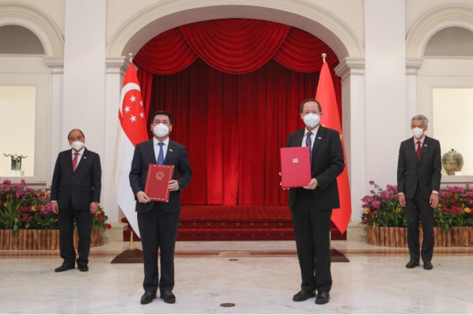 Biên bản ghi nhớ đã được ký kết bởi Thứ trưởng Bộ Thương mại và Công nghiệp Tan See Leng và Bộ trưởng Bộ Công Thương Việt Nam Nguyễn Hồng Diên, dưới sự chứng kiến ​​của Thủ tướng Lý Hiển Long và Chủ tịch nước Nguyễn Xuân Phúc.