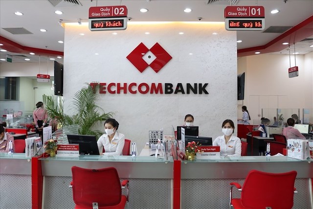 Techcombank đang huy động với mức lãi suất cao nhất lên tới 7,1%/năm cho kỳ hạn 12 tháng và khoản tiền gửi từ 999 tỷ đồng trở lên.