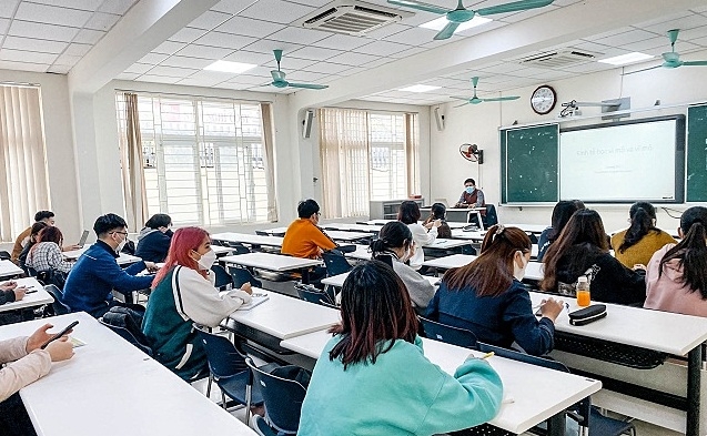 Nhiều ý kiến cho rằng, đã đến lúc ngành giáo dục nên mạnh dạn tiếp tục cho học sinh đến trường học thay vì liên tục thay đổi kế hoạch đến trường của học sinh và giáo viên.
