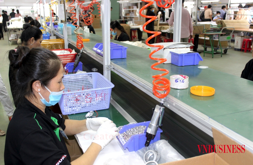 Giữa nhiều khó khăn, các DN mong ngóng chính sách hỗ trợ lãi suất cần có những quy định hợp lý và rõ nét hơn.