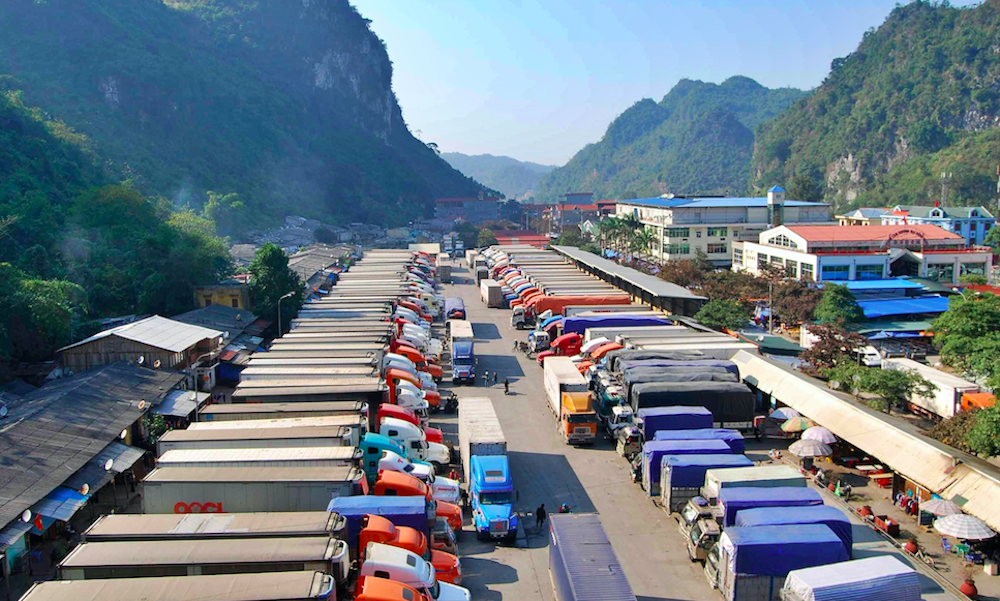Dự báo số lượng xe nông sản ùn tắc ở các cửa khẩu trên địa bàn tỉnh Lạng Sơn sẽ còn gia tăng trong những ngày tới.