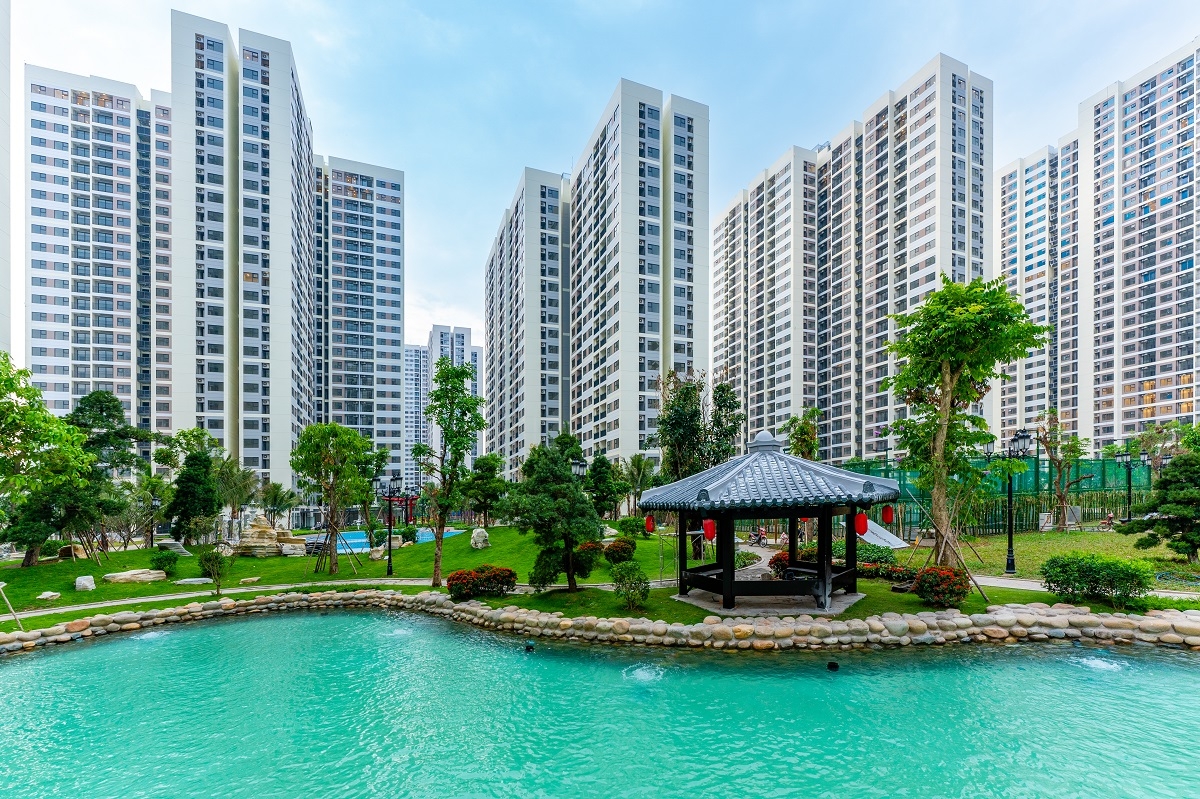 Các căn hộ đều có cửa sổ lớn, tạo tầm nhìn khoáng đạt ra vườn Nhật xanh thư thái.