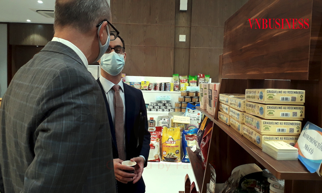 Bài học cần rút ra cho các DN Việt trong lúc này trong hoạt động XK là không thể tiếp tục dễ dãi mà cần thẩm định kỹ các thông tin về phía đối tác ngoại và chọn phương thức thanh toán hạn chế được rủi ro.