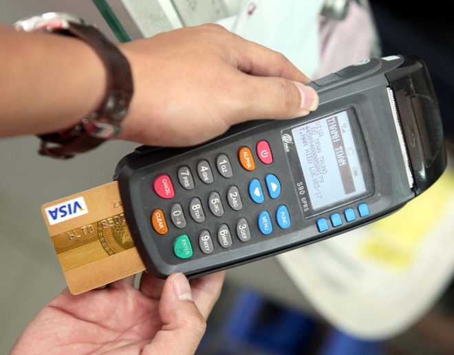 Việc Visa và Mastercard tăng phí đồng nghĩa nhiều bên bán hàng sẽ phải trả mức phí cao hơn khi khách hàng chi trả cho họ bằng thẻ tín dụng.