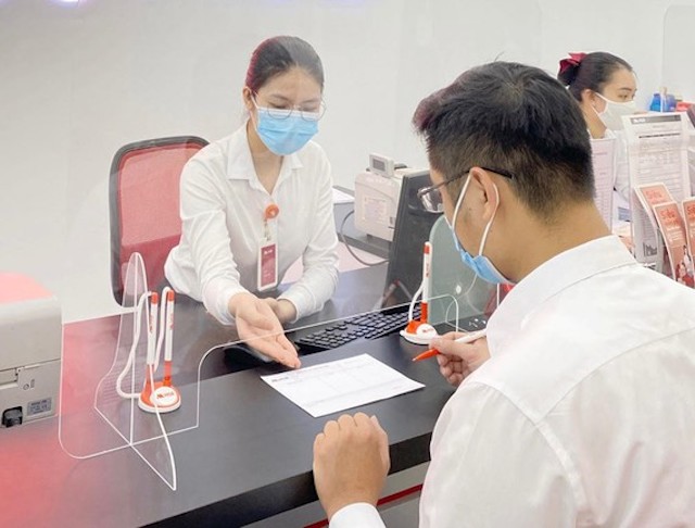 Lãi suất huy động tăng, nhưng lãi vay vẫn đứng im khiến “nồi cơm” lợi nhuận của ngân hàng nhỏ lại.