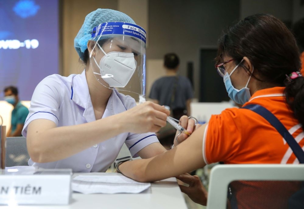 Đến hết quý I/2022 hoàn thành việc tiêm mũi 2 cho người dân từ 12 tuổi đến dưới 18 tuổi (Ảnh minh họa: Int)