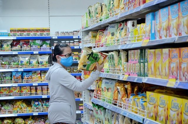 Người tiêu dùng phải thắt lưng buộc bụng trước cơn bão giá vừa xuất hiện.