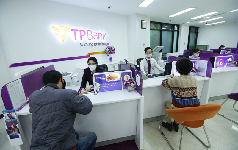 Các chuyên gia đưa ra lời khuyên trong bối cảnh hiện nay, nhà đầu tư không chịu được rủi ro nên bỏ tiền nhàn rỗi vào kênh tiết kiệm.