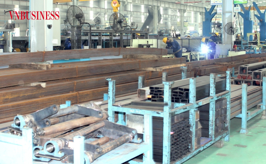 Hiện nay mỗi tháng Việt Nam phải chi hơn 1 tỷ USD để nhập sắt thép.