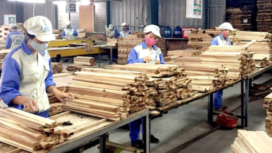 Thị phần xuất khẩu sản phẩm từ gỗ của Việt Nam sang thị trường Mỹ đang tăng nhanh nhưng nhiều mặt hàng luôn có cảnh báo nguy cơ bị áp dụng biện pháp phòng vệ thương mại (Ảnh: TL)