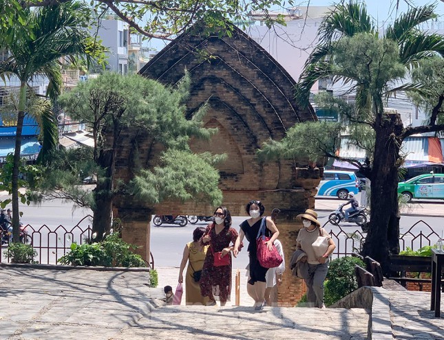 Phần lớn khách đến phố biển Nha Trang đều là khách nội địa