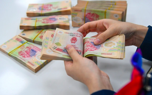 Trong tháng 1, tổng tiền gửi tại các tổ chức tín dụng đạt hơn 10,9 triệu tỷ đồng, tăng 0,32% so với đầu năm, tương đương gần 35.000 tỷ đồng.