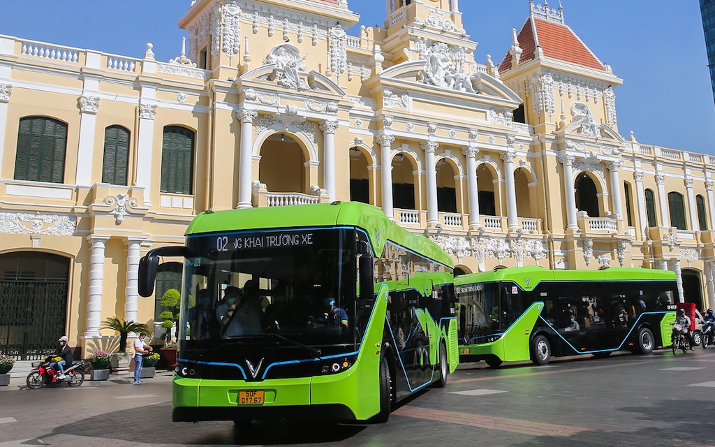 Tuyến xe buýt điện đầu tiên ở Tp.HCM mở ra những triển vọng cho phát triển giao thông điện.