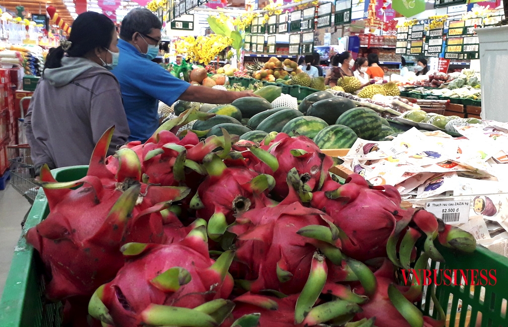 Trái thanh long đã qua thời hoàng kim, phát triển “nóng” dẫn đến nhiều khó khăn về mặt thị trường cũng như giá cả, nhiều nhà vườn phải nhổ bỏ như hiện nay.