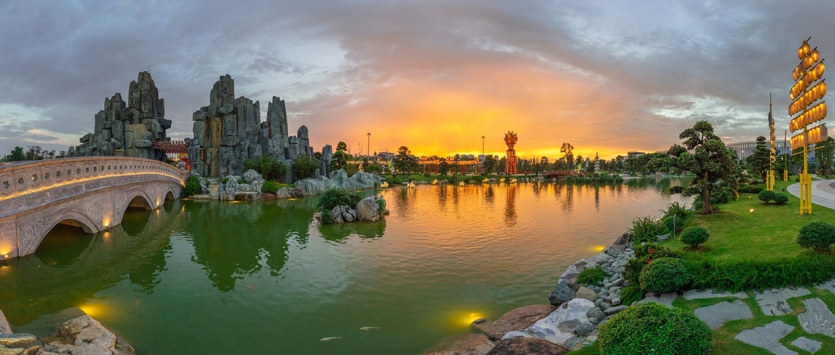 Gia nhập vào cộng đồng cư dân Vinhomes Smart City, cư dân có đặc quyền sử dụng hệ thống đại tiện ích đã hoàn thiện, đặc biệt là ba công viên liên hoàn rộng 16,3 ha đắt giá.