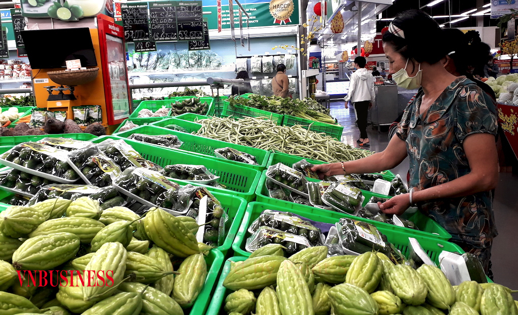 Với người tiêu dùng, nếu ngày hôm sau tiền mua đồ ăn thức uống cao hơn ngày trước, tháng sau chi tiêu tốn kém hơn tháng trước là họ lo lắng.