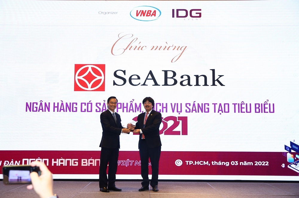 SeABank được vinh danh “Ngân hàng có sản phẩm/dịch vụ sáng tạo tiêu biểu 2021”.
