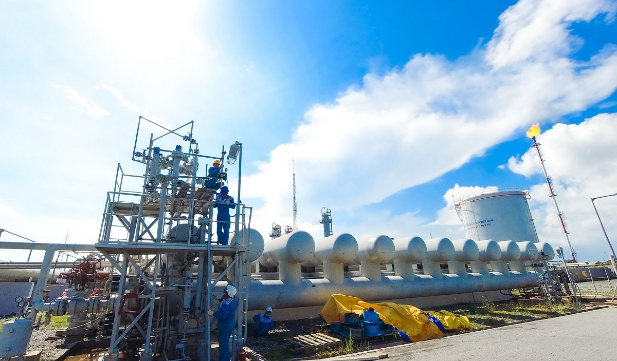 KVT phối hợp với DVK thực hiện công tác BDSC bộ thiết bị phân tách khí đầu vào Slug Catcher SC-02.