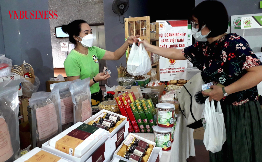 Trước nhiều biến động như hiện tại với “bình thường mới thường xuyên” đang đòi hỏi “tinh thần hàng Việt” của các DN Việt ở mức cao hơn.