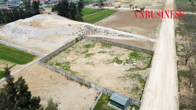 Đại diện chủ đầu tư cho biết tỉnh Thanh Hóa cấp đất cho đơn vị nhưng lại không có đường vào