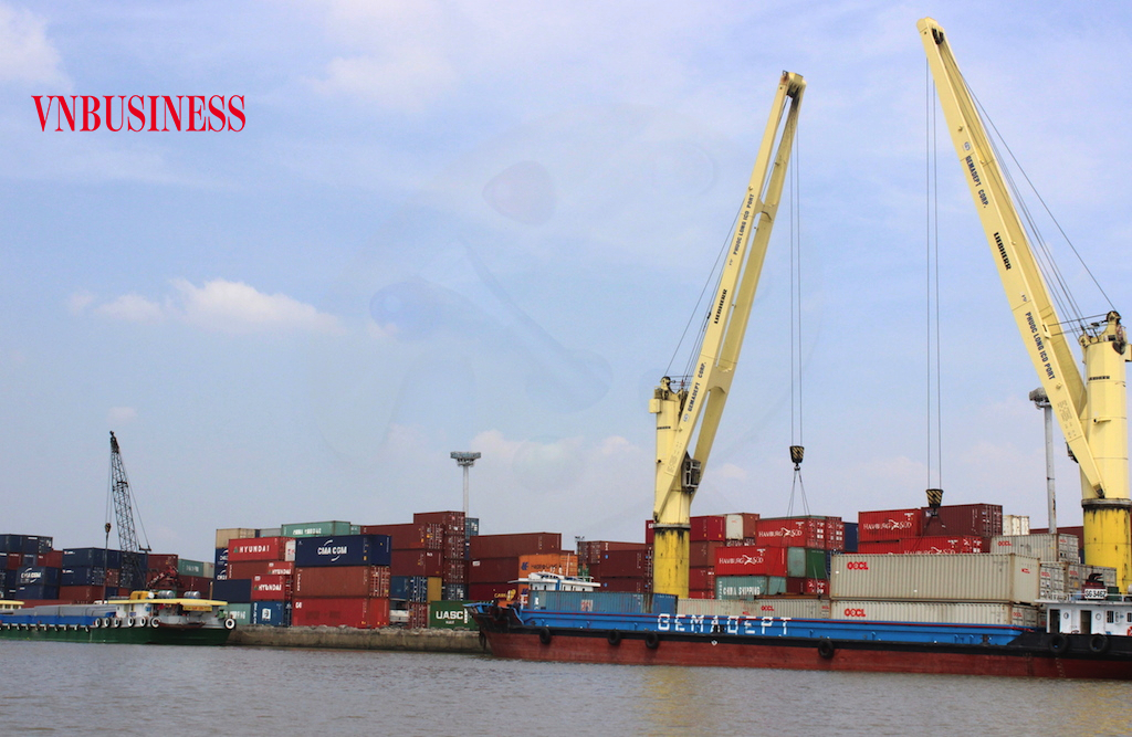 “Phí chồng phí” là bất cập thấy rõ khi Tp.HCM nhất quyết triển khai thu phí hạ tầng cảng biển từ 1/4/2022