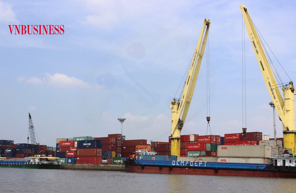 “Phí chồng phí” là bất cập thấy rõ khi Tp.HCM nhất quyết triển khai thu phí hạ tầng cảng biển từ 1/4/2022