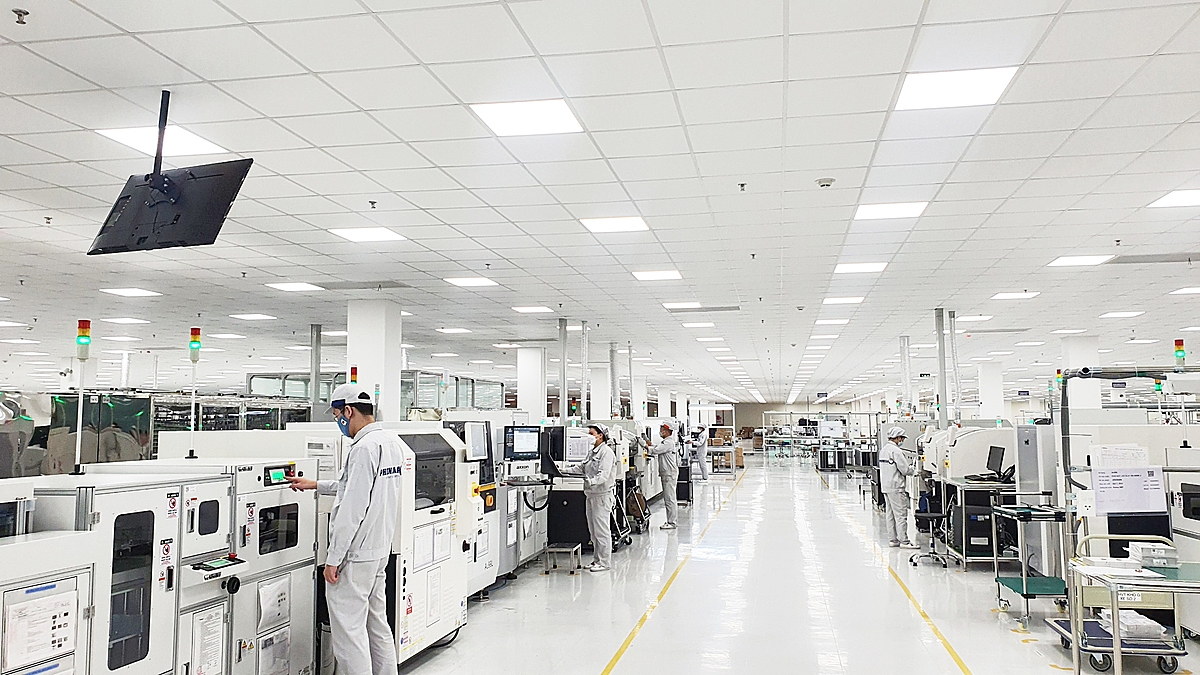 Dây chuyền hiện đại bậc nhất từ Châu Âu và Nhật bản tại Nhà máy Điện tử Thông minh Phenikaa.