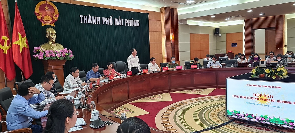 Ông Lê Khắc Nam, Phó Chủ tịch UBND TP Hải Phòng cho biết: Lễ hội Hoa phượng đỏ năm nay ghi dấu ấn trong lòng du khách bằng những sự kiện văn hóa, thành công của Thành phố Hoa phượng đỏ.