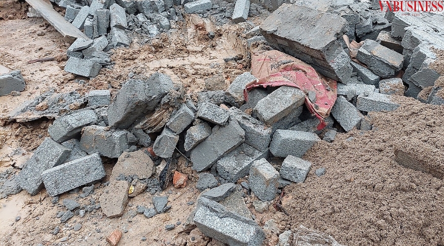 Hình ảnh phá dỡ ghi nhận tại hiện trường.