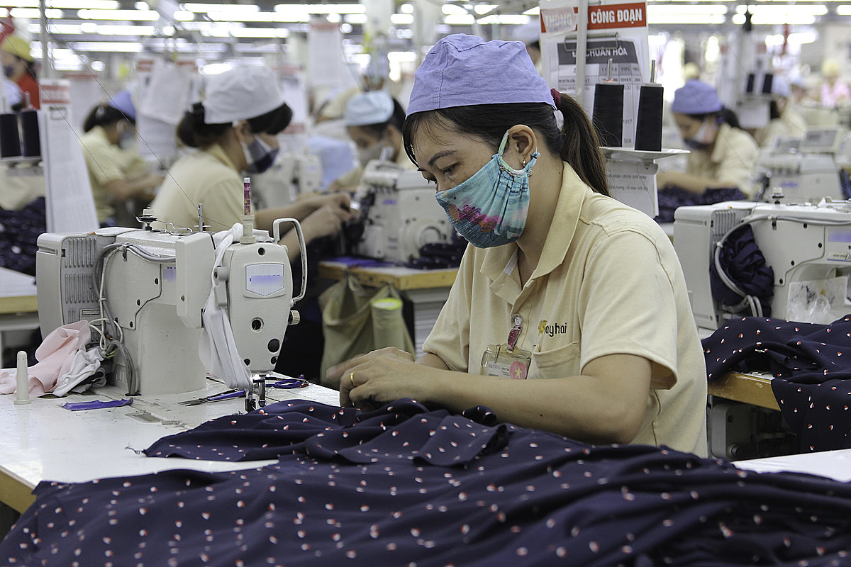 Theo quan điểm của các doanh nghiệp, nên bắt đầu tăng lương tối thiểu từ đầu năm 2023 thì phù hợp hơn với các kế hoạch kinh doanh của doanh nghiệp.